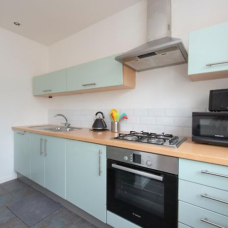 Modern Luxury Apartment By Bow Road Station London Exterior photo