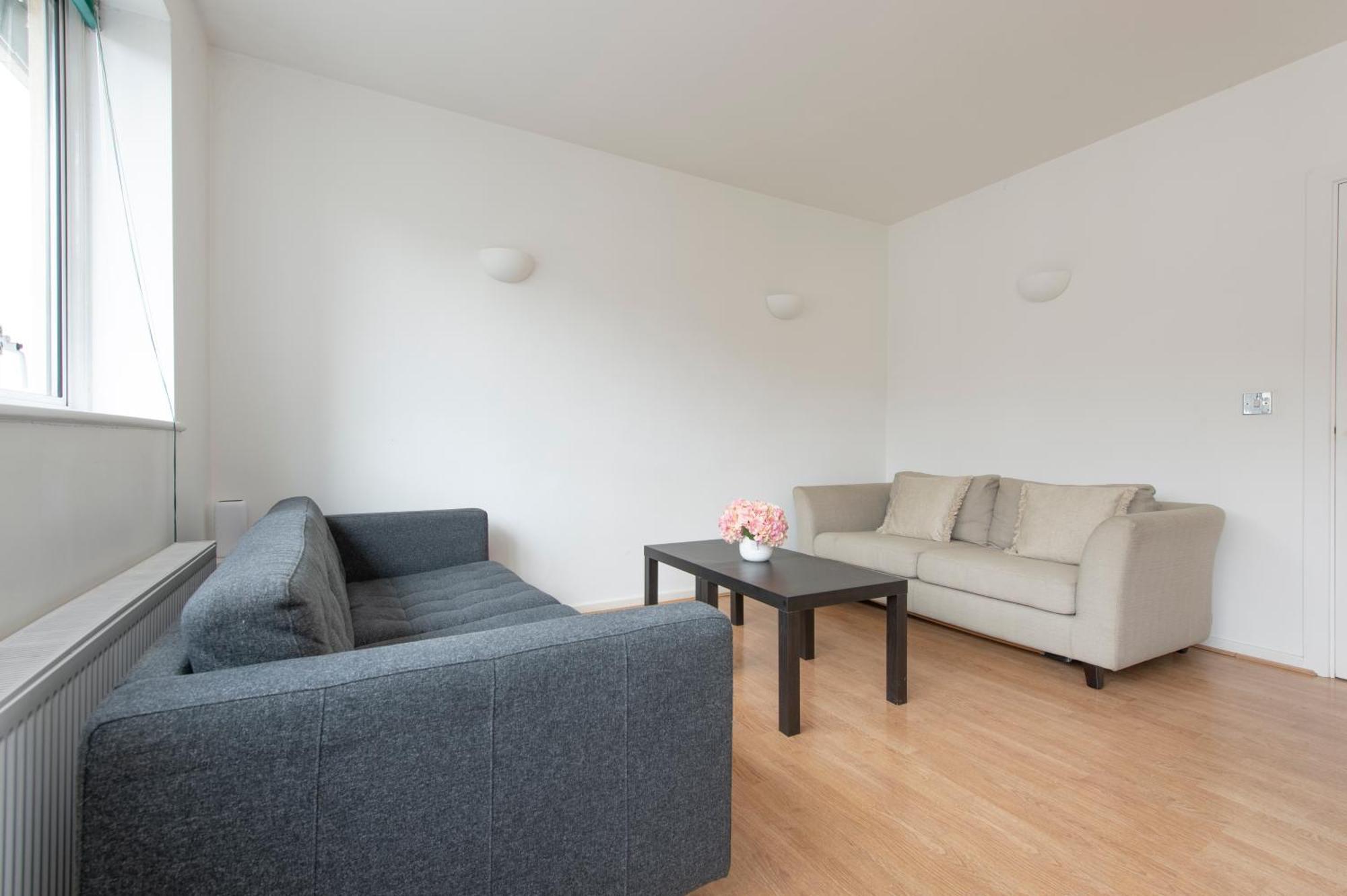 Modern Luxury Apartment By Bow Road Station London Exterior photo
