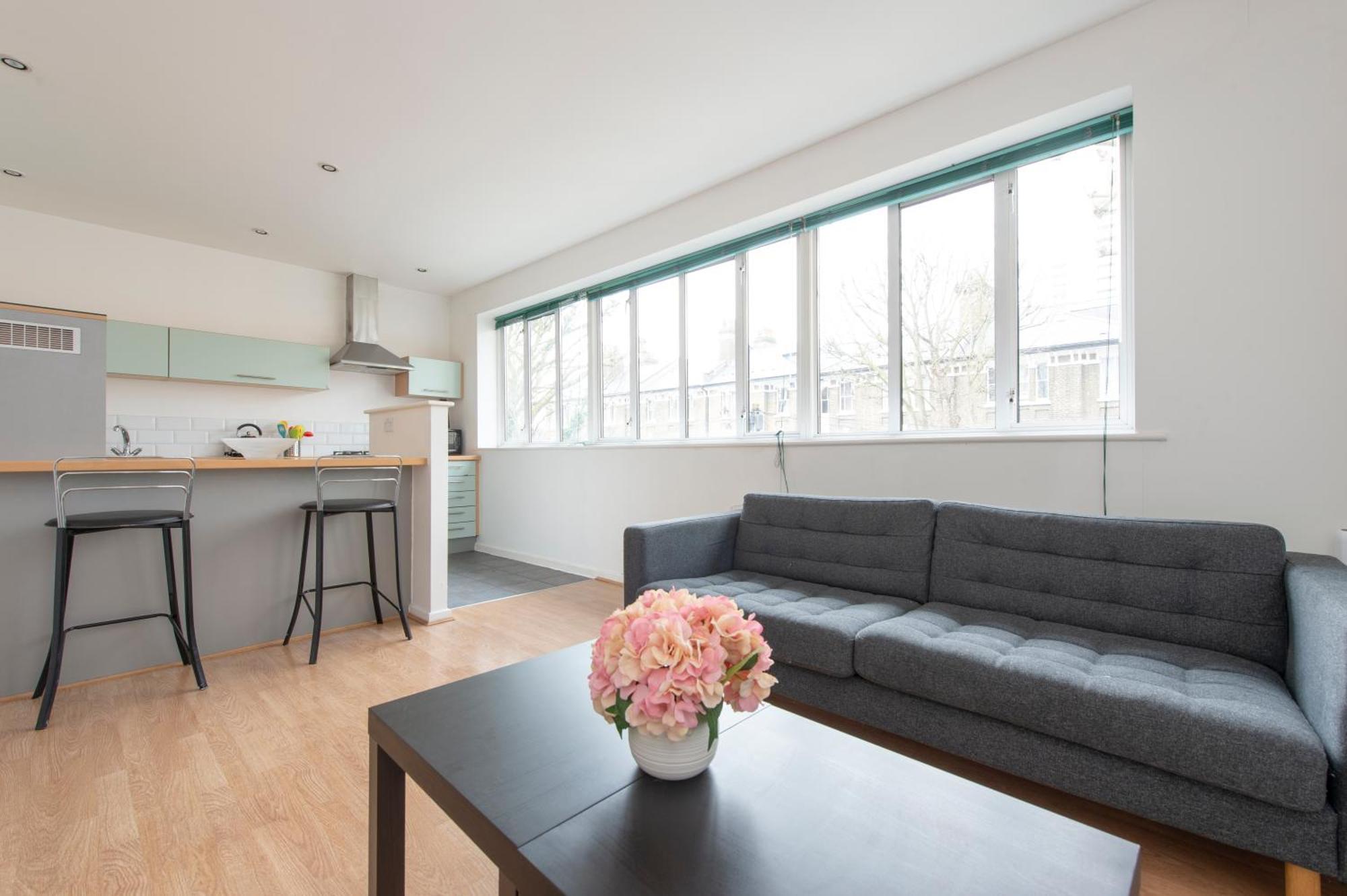 Modern Luxury Apartment By Bow Road Station London Exterior photo