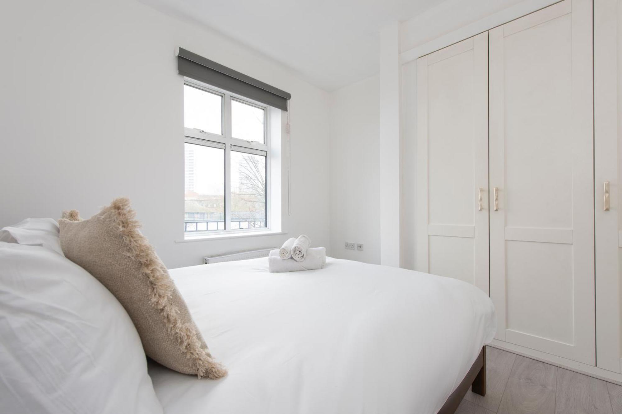 Modern Luxury Apartment By Bow Road Station London Exterior photo