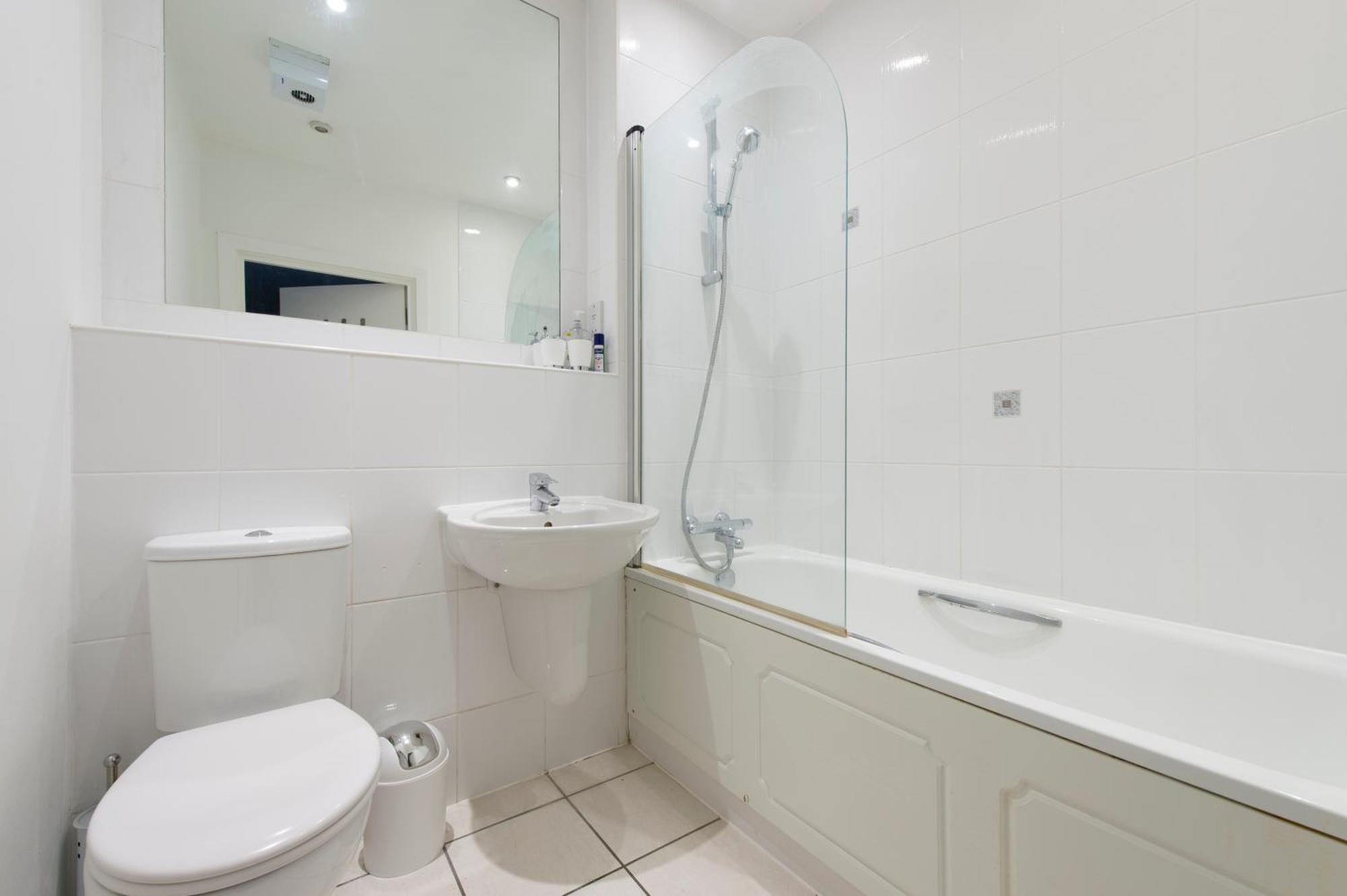 Modern Luxury Apartment By Bow Road Station London Exterior photo