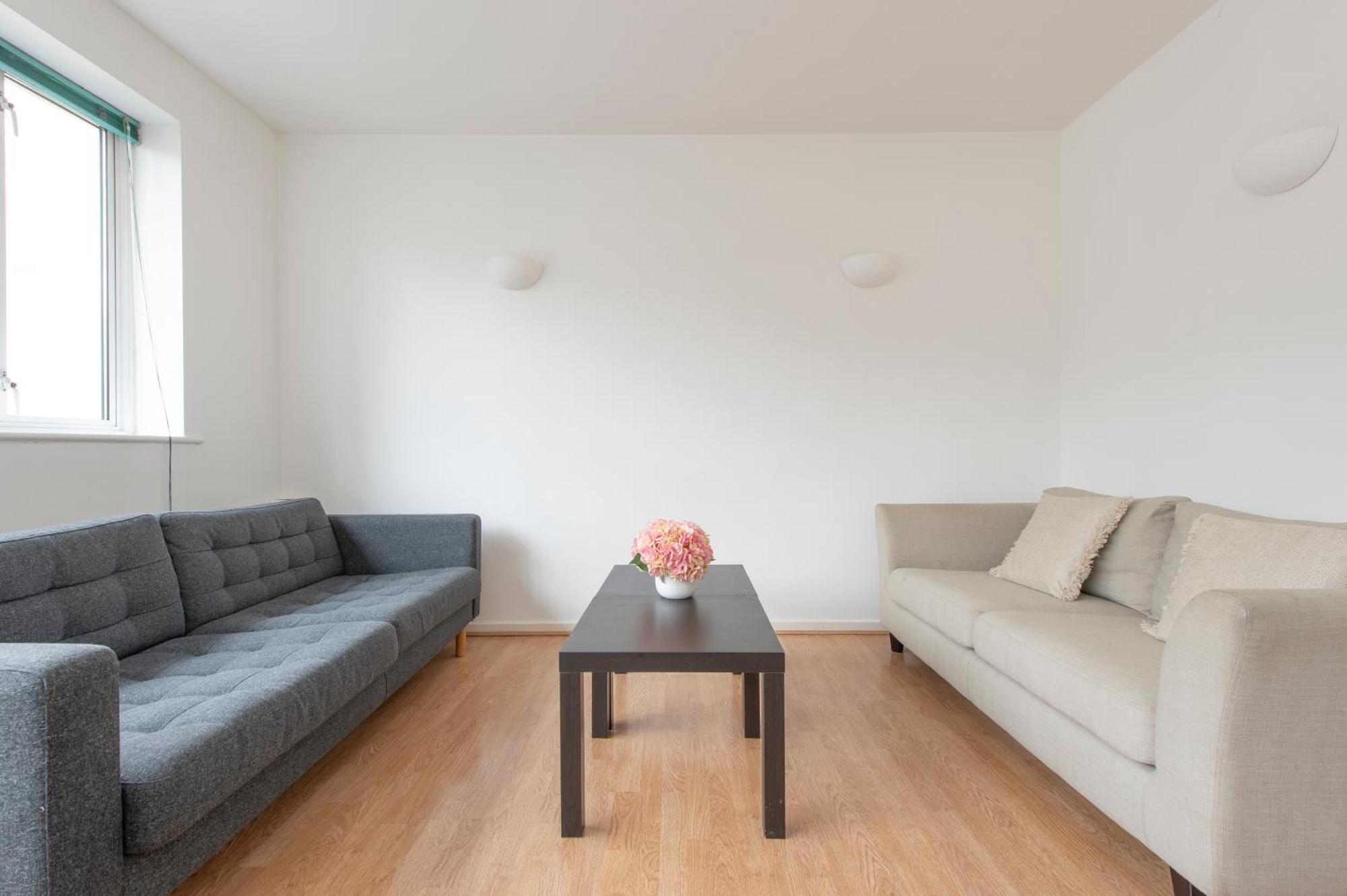 Modern Luxury Apartment By Bow Road Station London Exterior photo